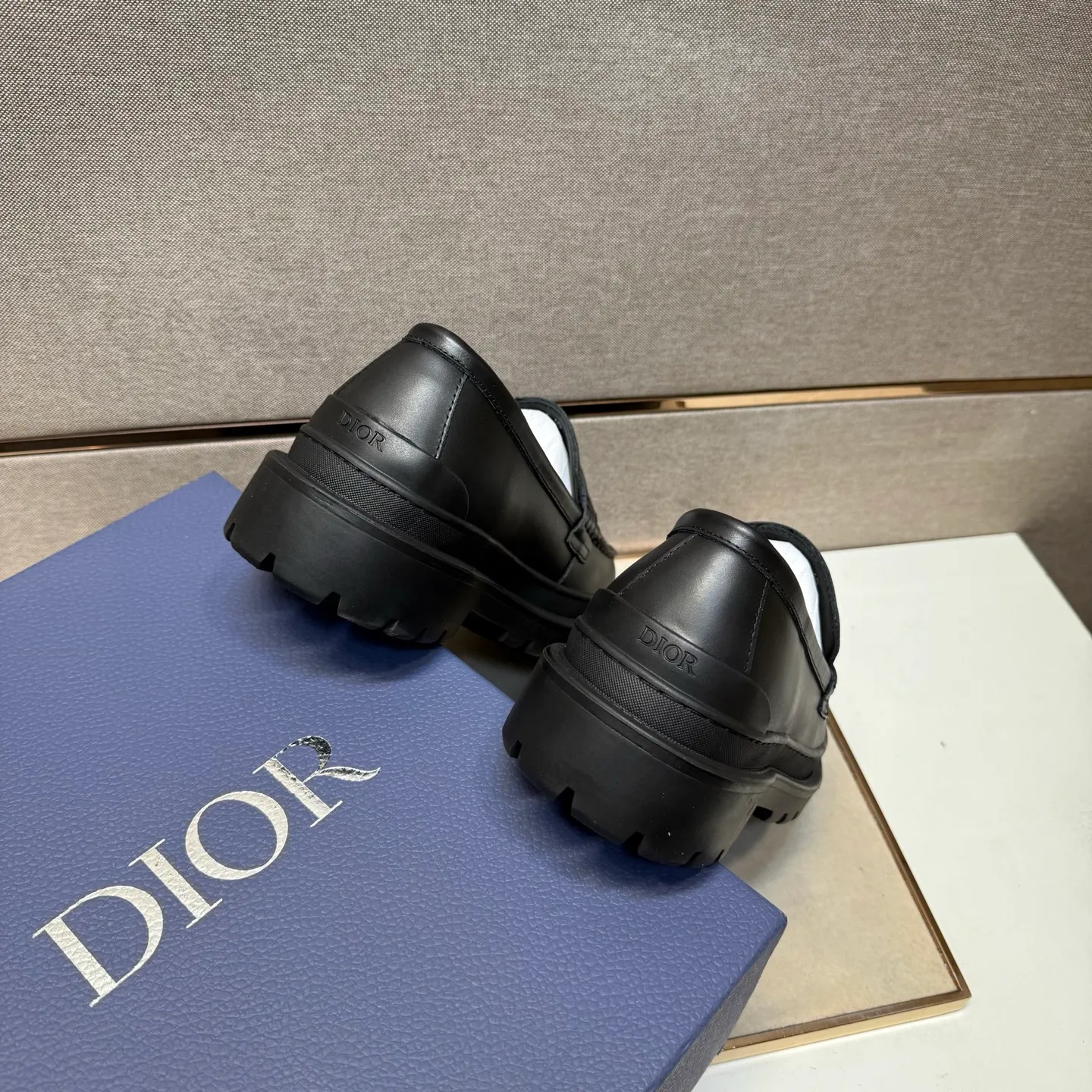 ⬛️Men's shoes 💰p442 [Dior~] Men's casual shoes 2025z cabinet sales simultaneously 🔶Size: 39-44 #️⃣ 🔷2 colors🔜The upper is made of multi-material splicing➕Genuine leather lining, comfortable and breathable, sole: original comfortable and wear-resistant outsole, ⚠️Real shot📱Photographed🎬The real thing is better📢📢📢